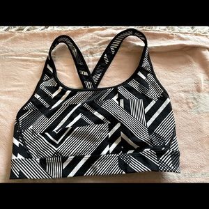 Victoria’s Secret Sport geometric sports bra